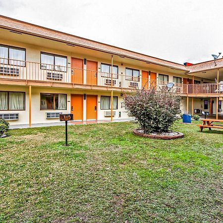 Oyo Hotel Lake Charles Hwy 10 Exterior foto
