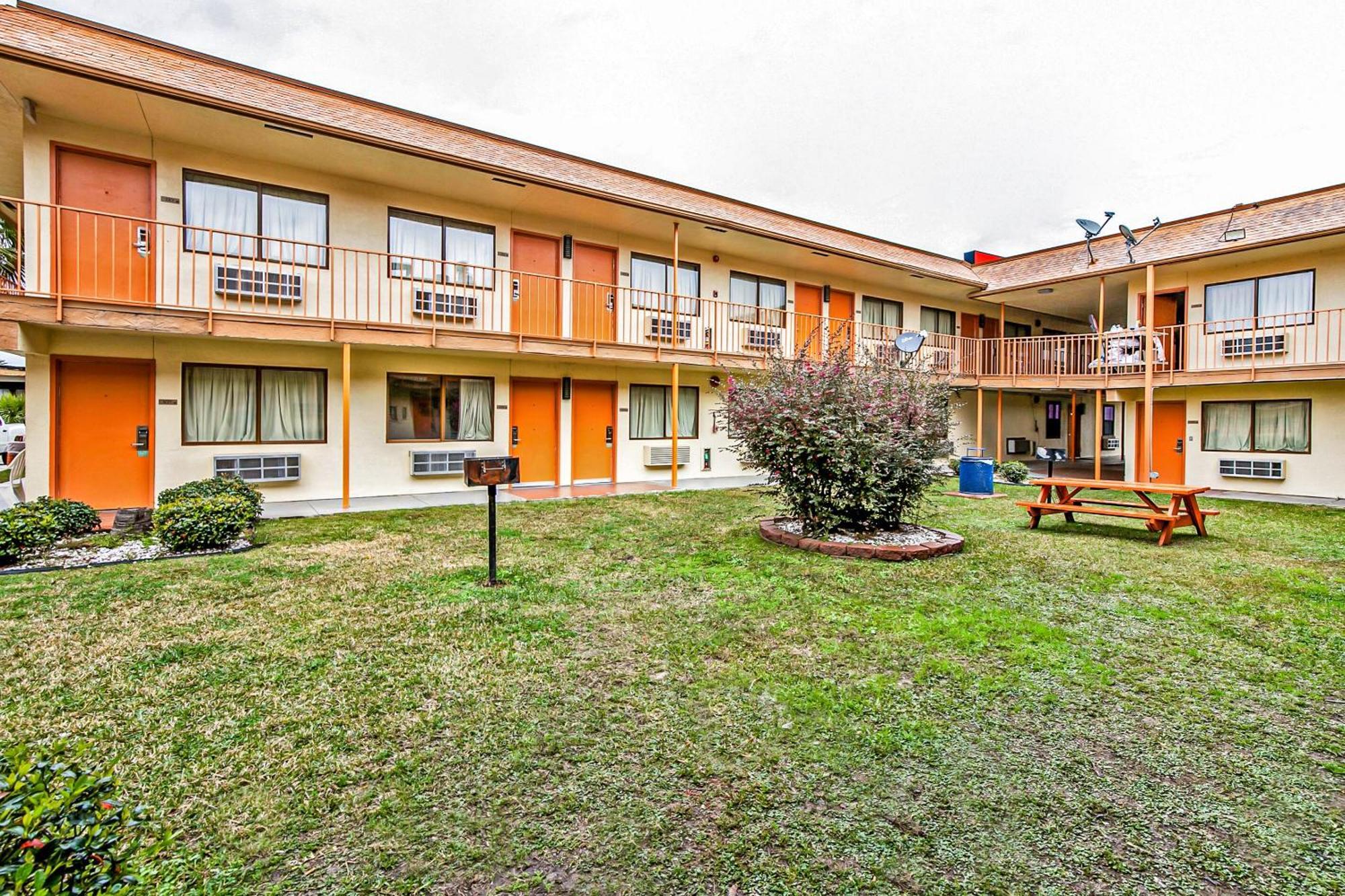 Oyo Hotel Lake Charles Hwy 10 Exterior foto